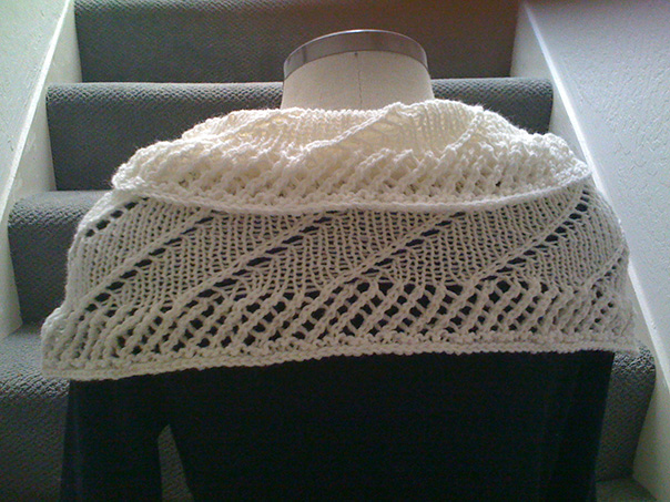 Möbius Cowl White Front